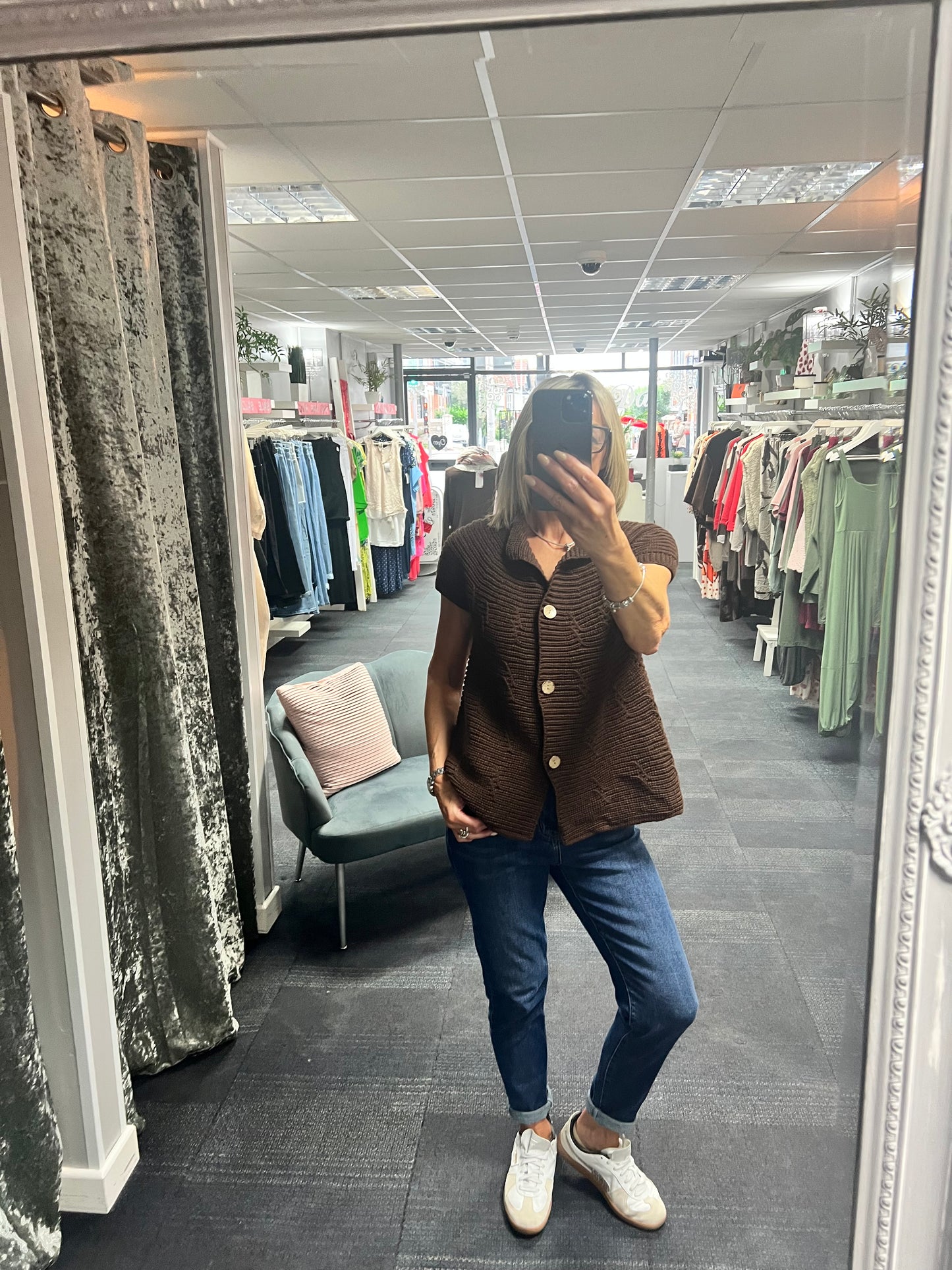 Chunky Sleeveess Cardigan