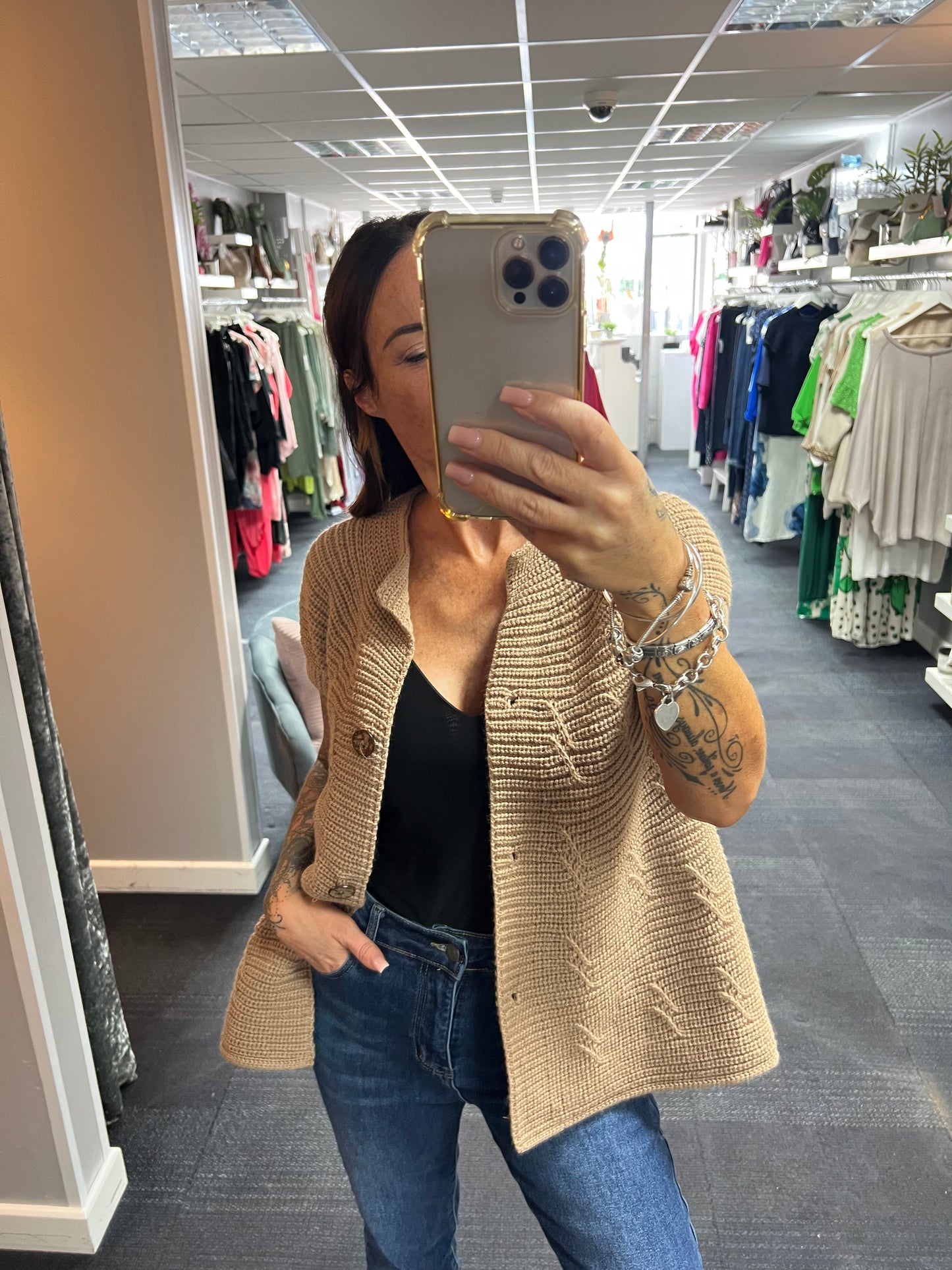 Chunky Sleeveess Cardigan