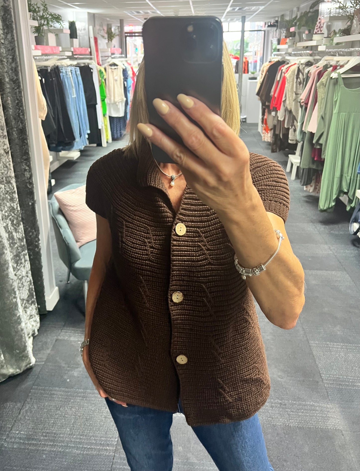 Chunky Sleeveess Cardigan