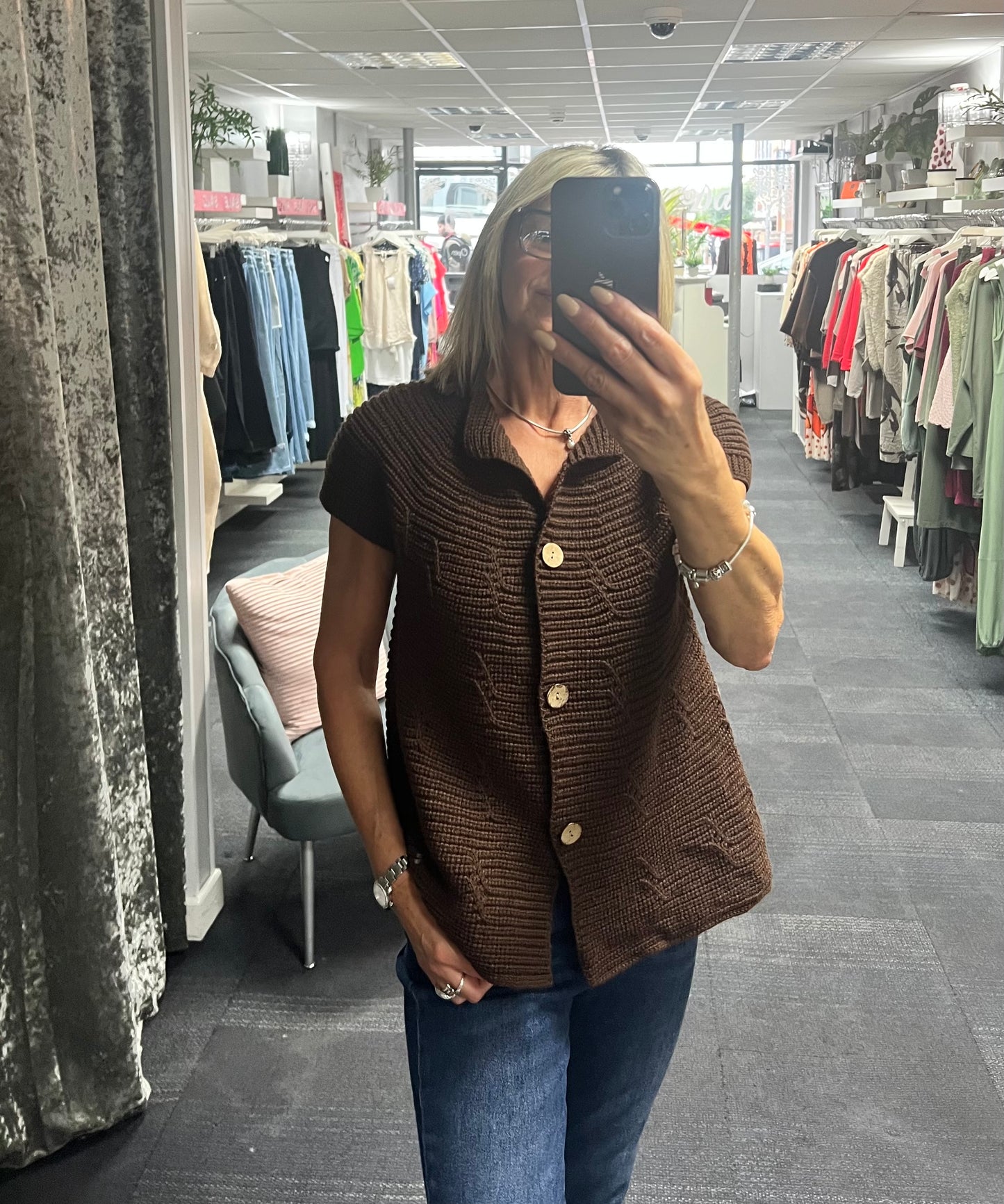 Chunky Sleeveess Cardigan