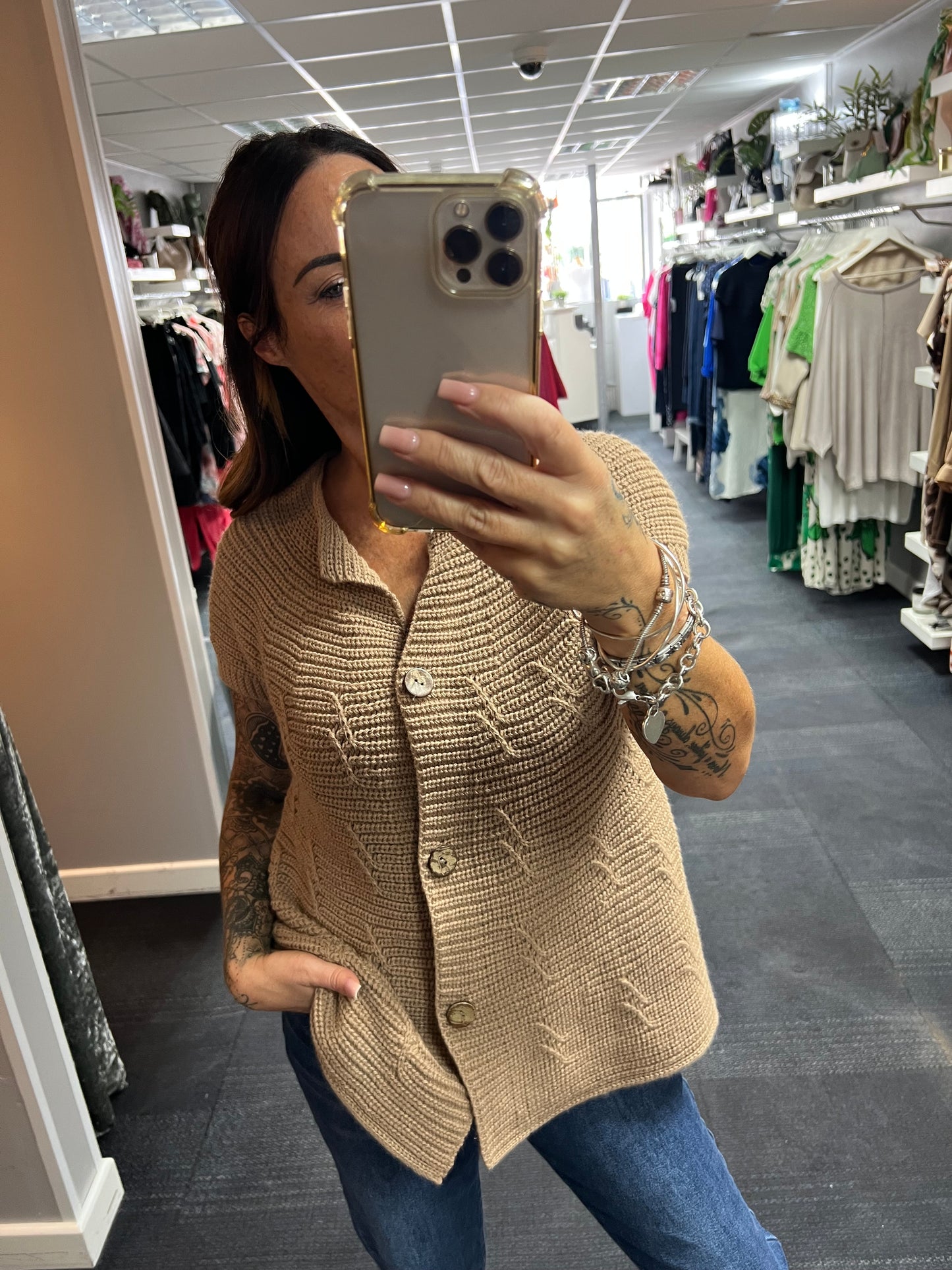 Chunky Sleeveess Cardigan