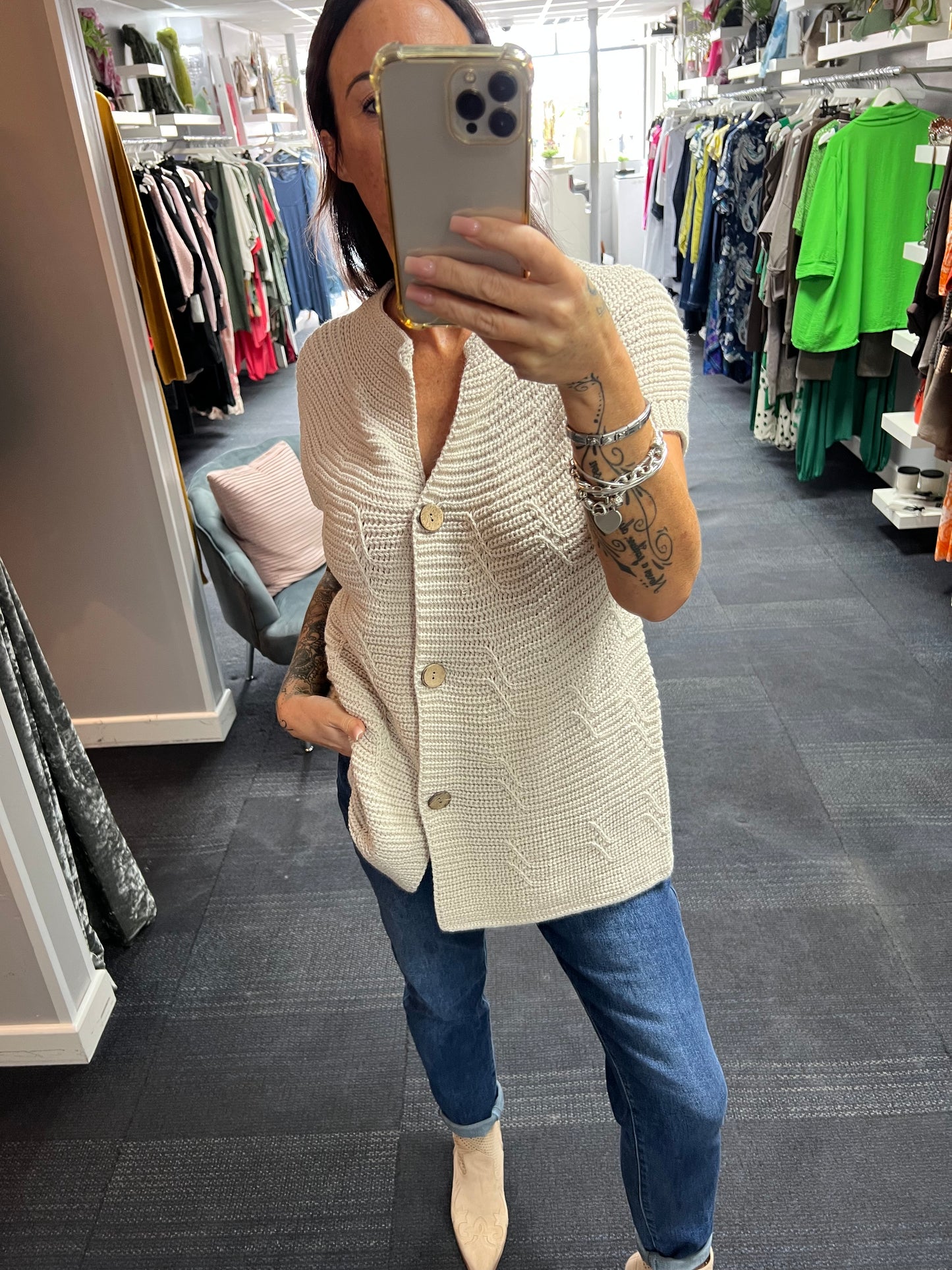 Chunky Sleeveess Cardigan