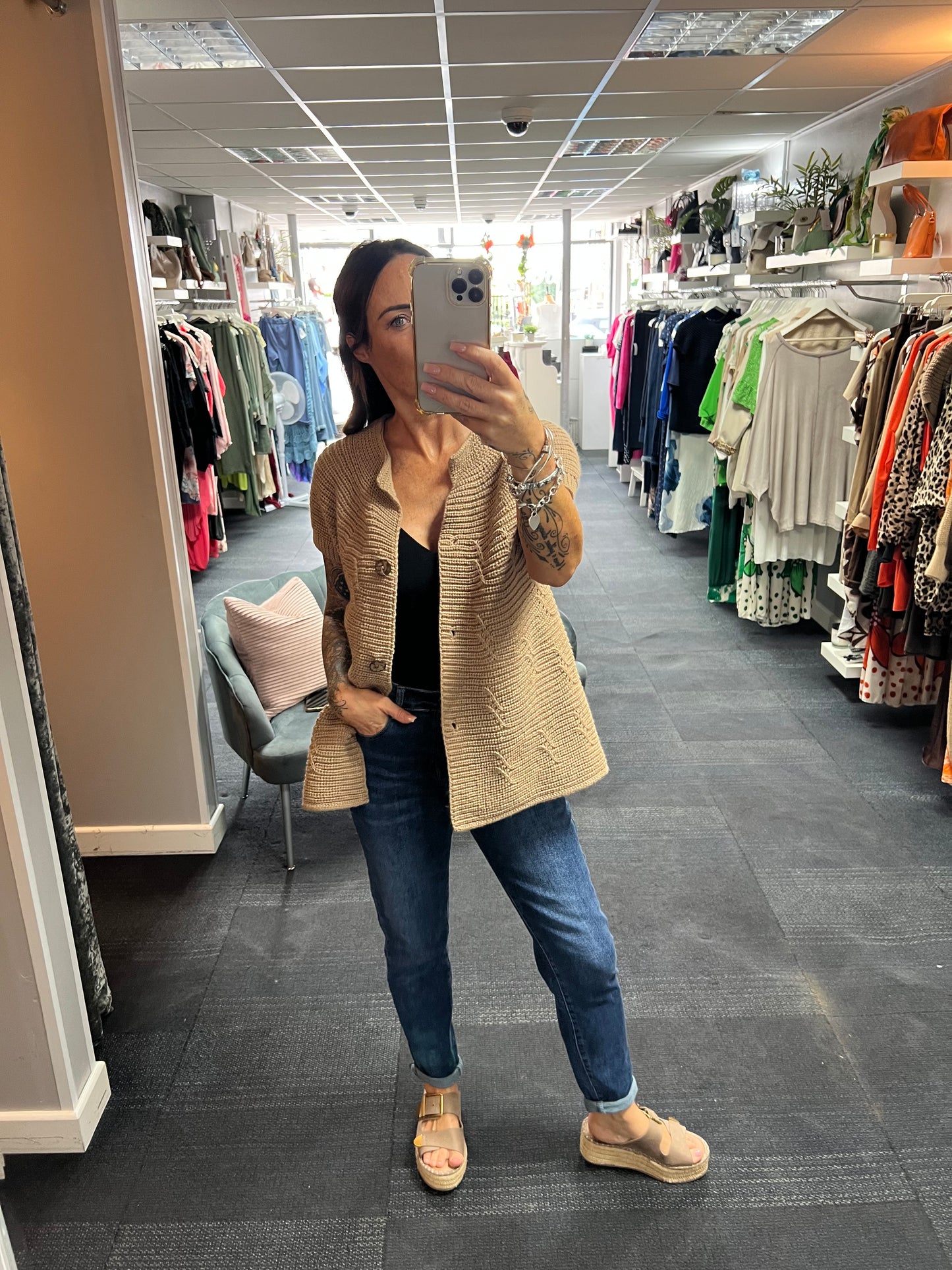 Chunky Sleeveess Cardigan