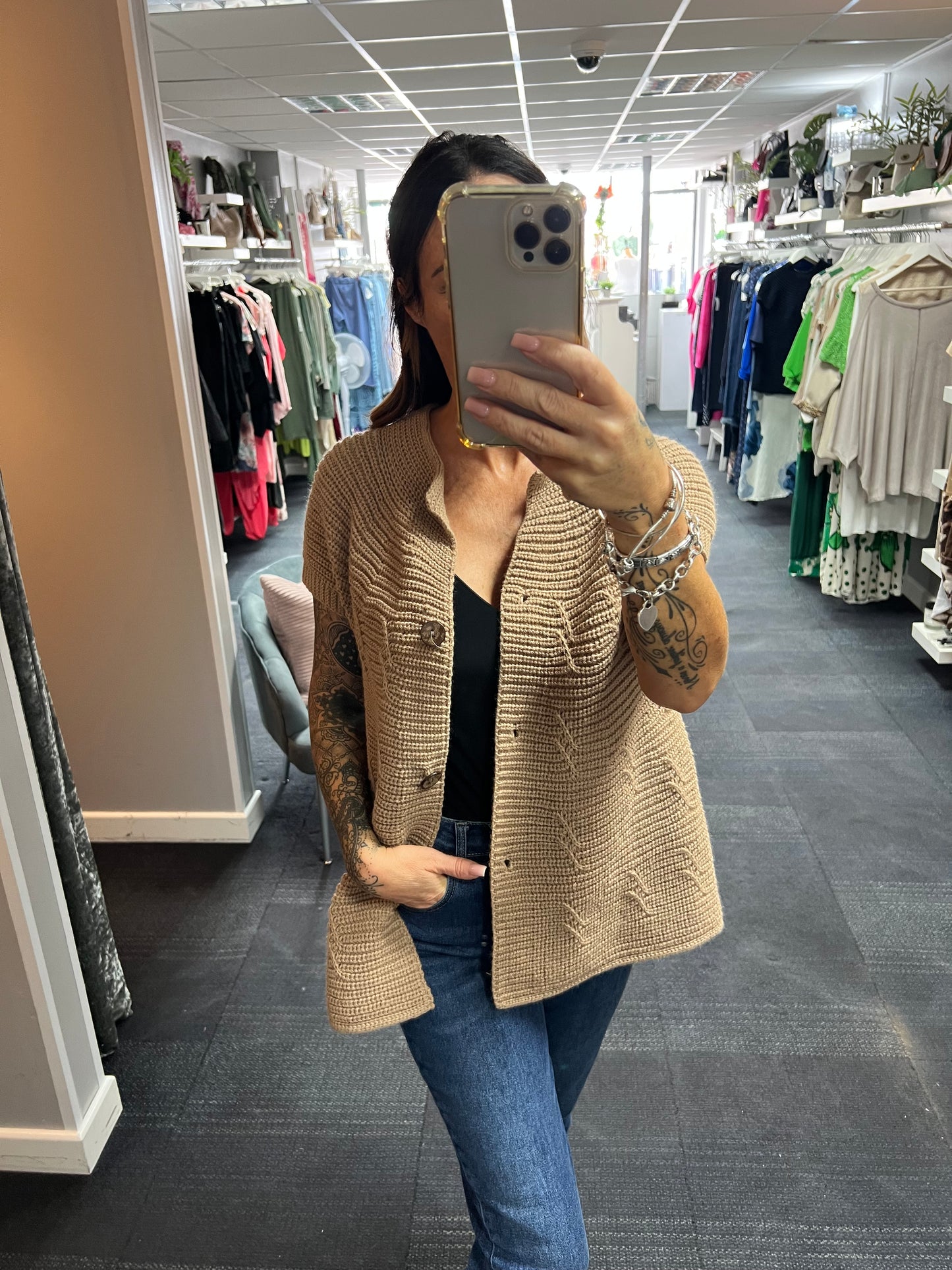 Chunky Sleeveess Cardigan