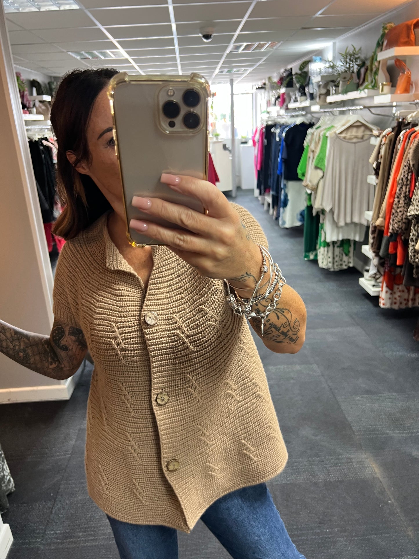 Chunky Sleeveess Cardigan