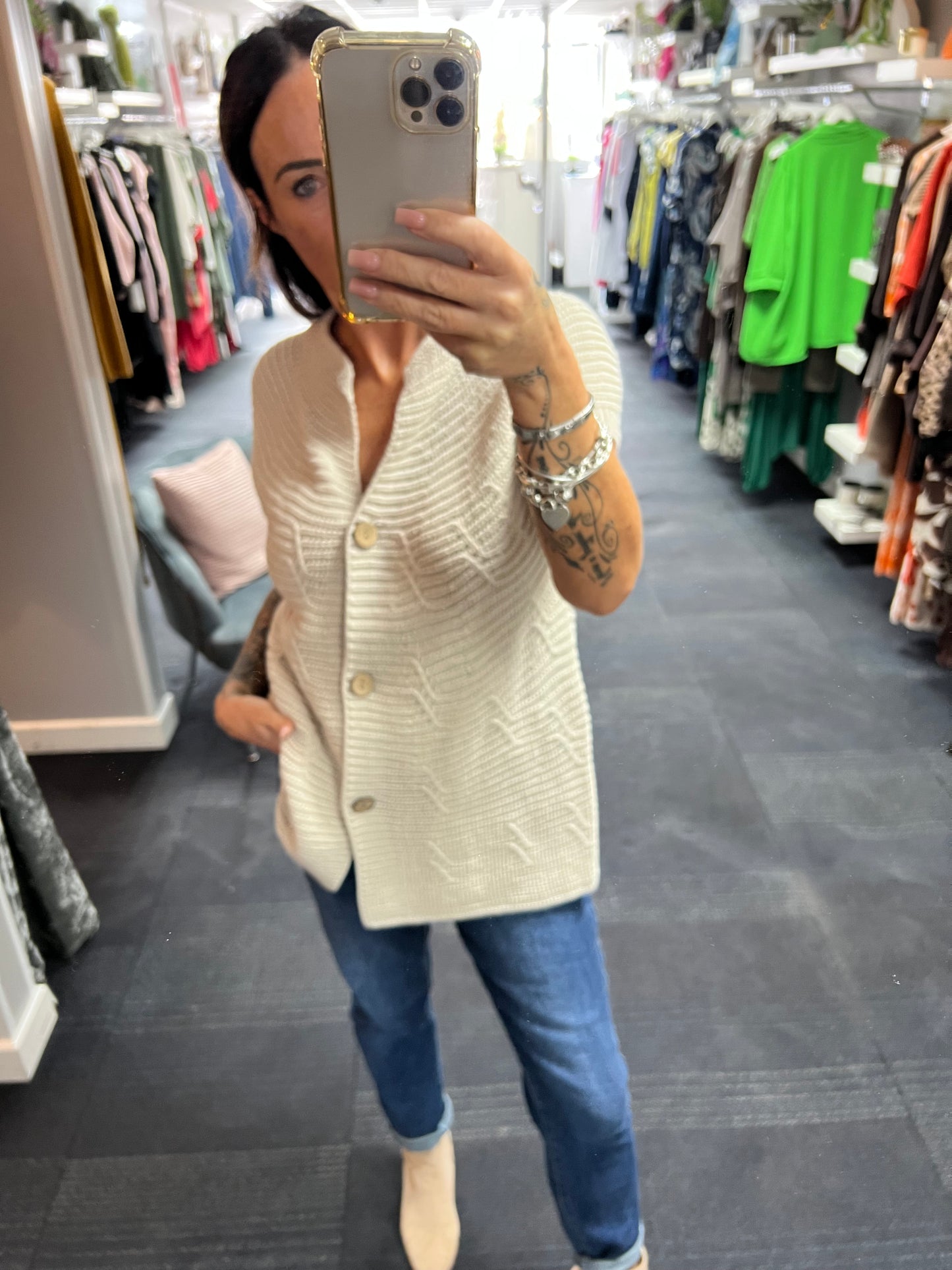 Chunky Sleeveess Cardigan