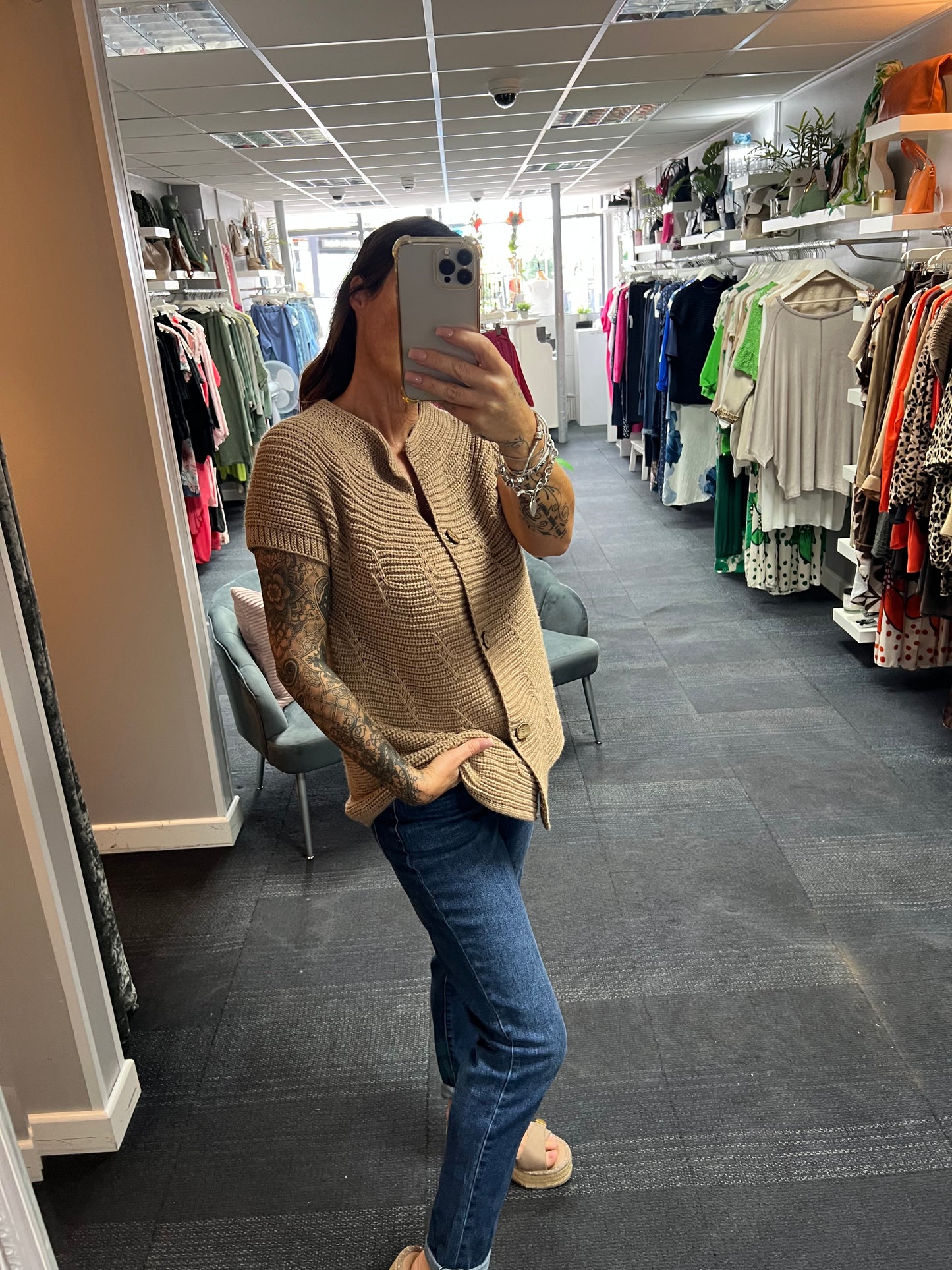Chunky Sleeveess Cardigan
