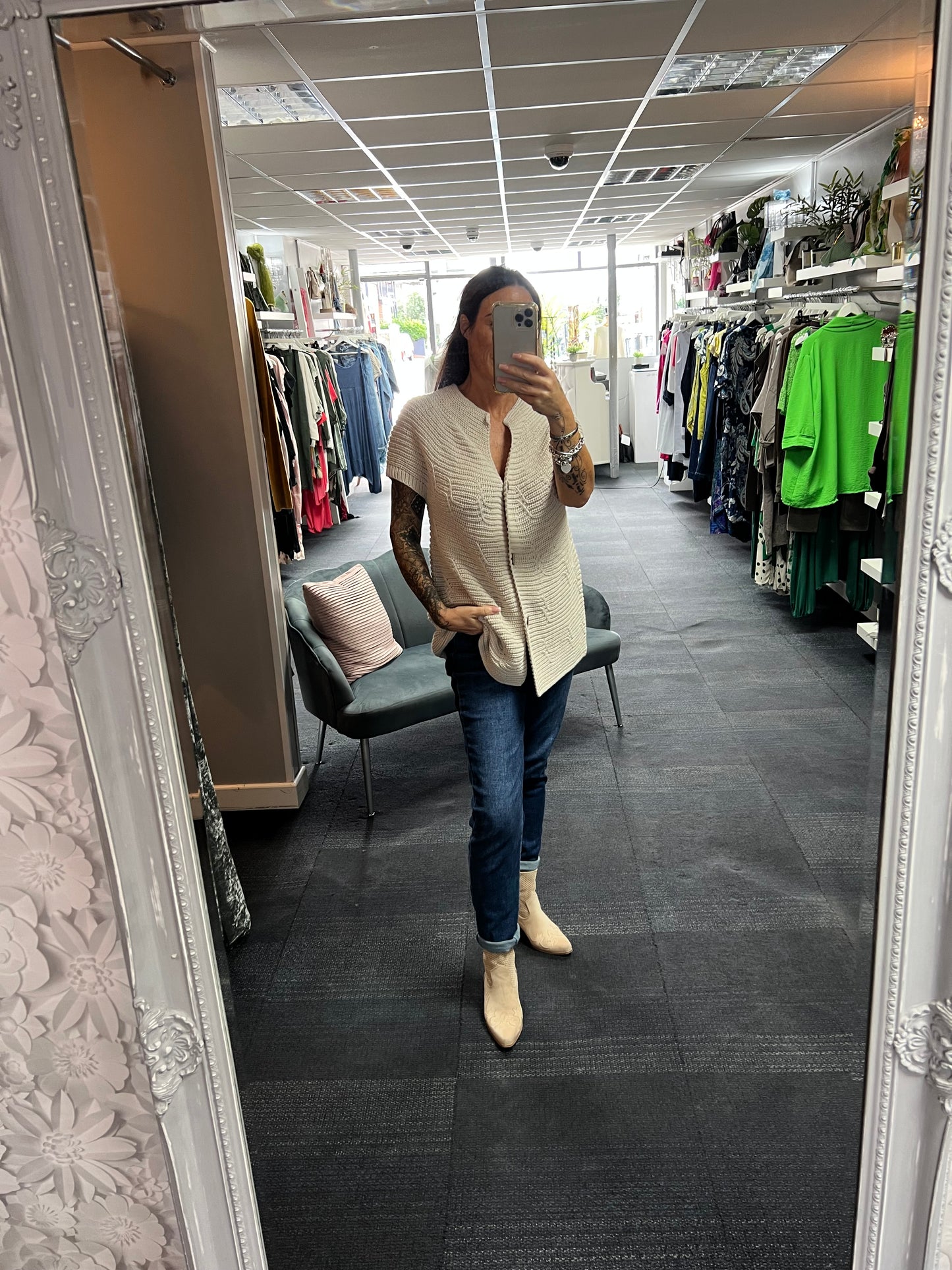 Chunky Sleeveess Cardigan