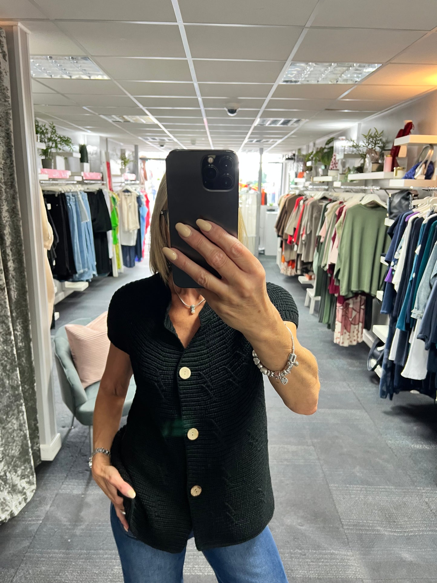 Chunky Sleeveess Cardigan