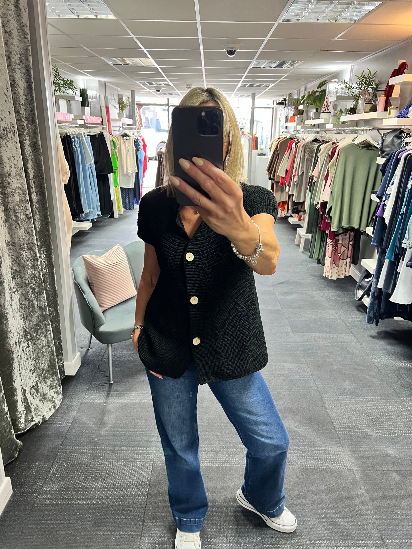 Chunky Sleeveess Cardigan