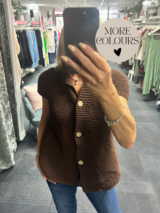 Chunky Sleeveess Cardigan