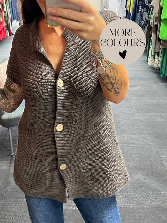 Chunky Sleeveess Cardigan